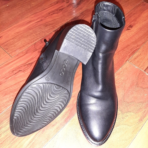 Ecco Leather Boots - Picture 2 of 5